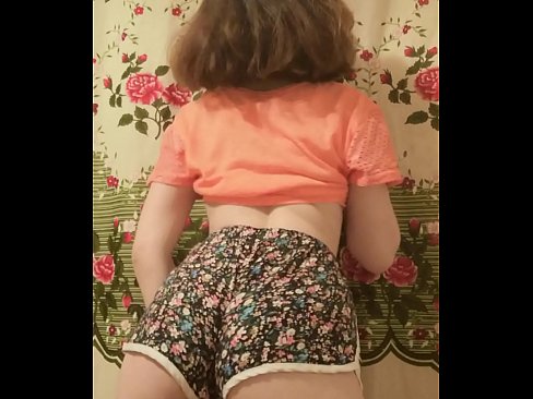 ❤️ Sexy ung babe tar av seg shortsen på kamera ❌ Analvideo ved no.28films.ru
